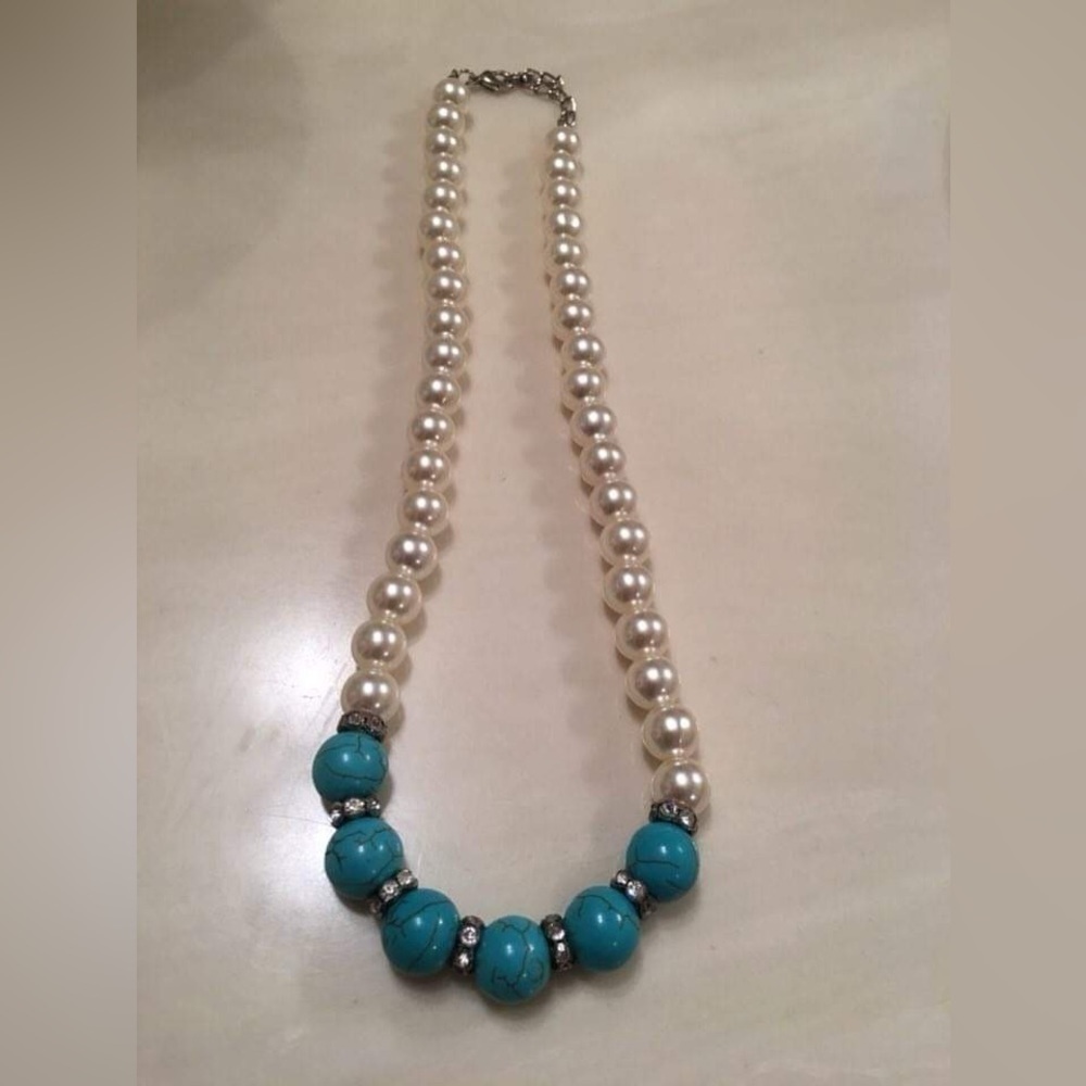 𝅺NWOT Faux Pearl Turquoise Silver Necklace